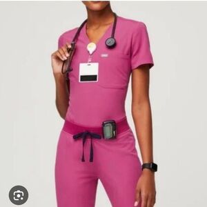 Figs Catrina One Pocket Top